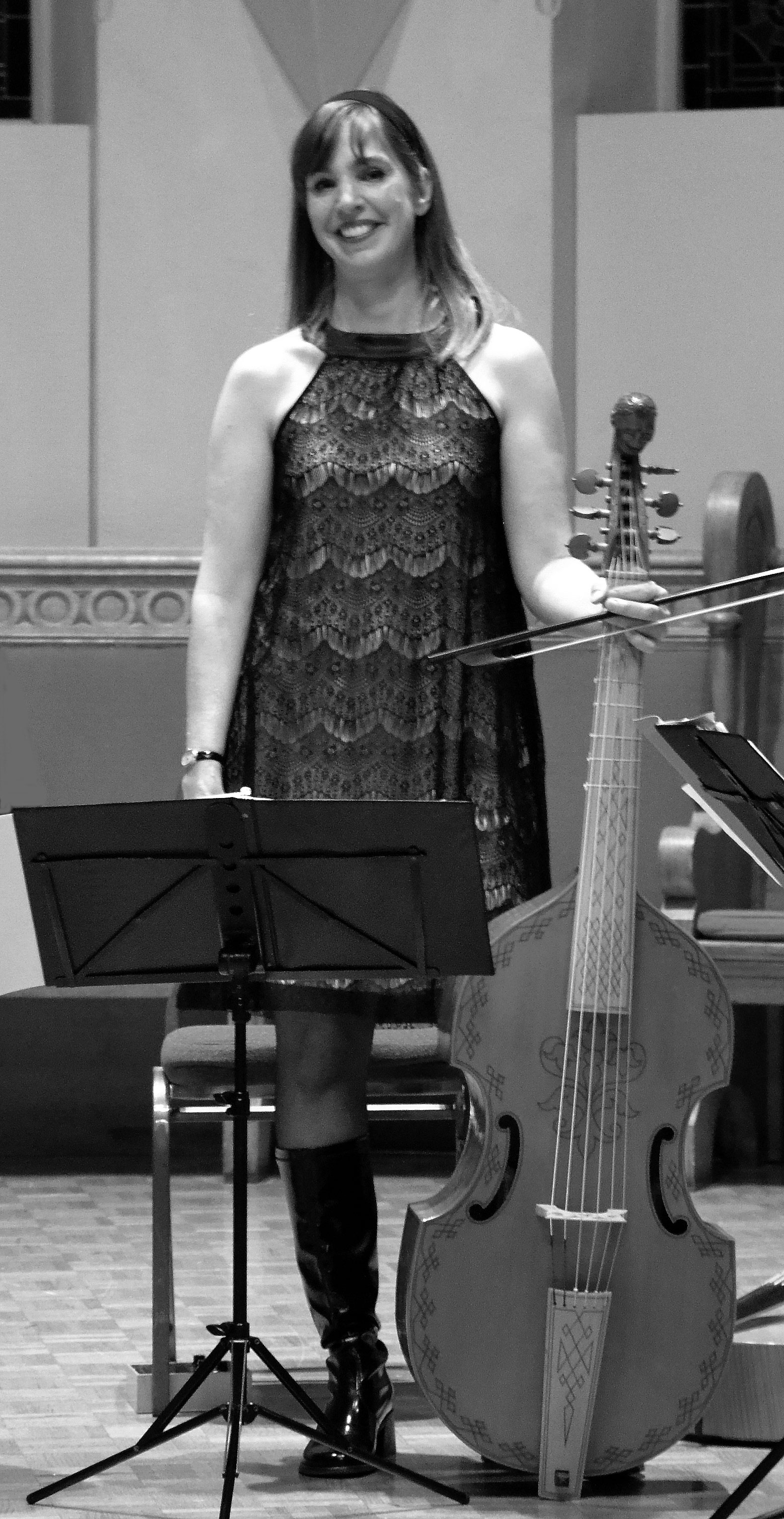 Joëlle with bass viol